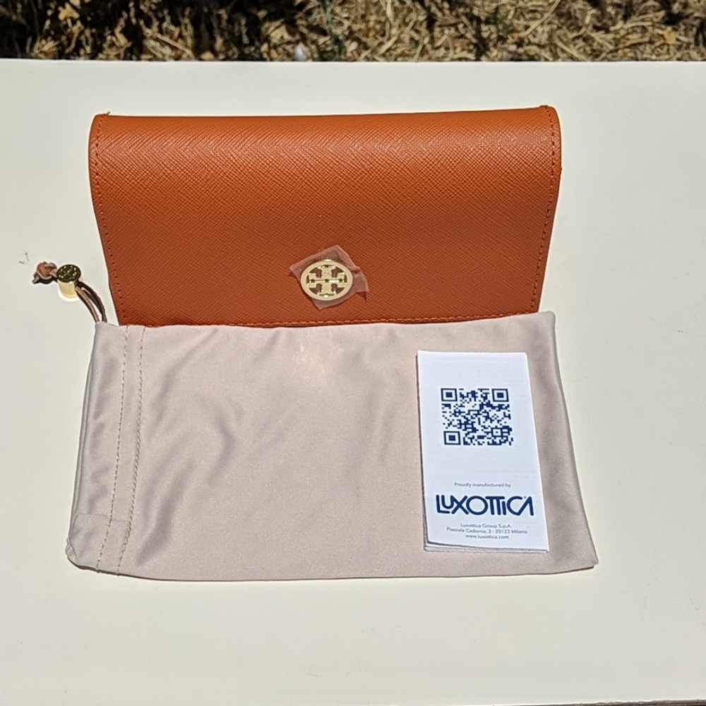 NEW Tory Burch sunglasses case with a cloth bag